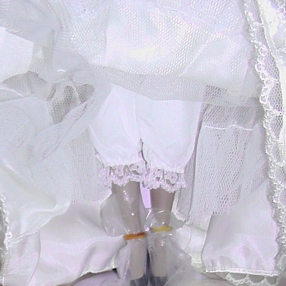 BeautifulPorcelain Handcrafted Wedding Black Doll - Picture 8 of 8